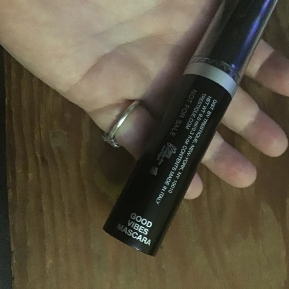 Trestique new mascara with built in lash curler - Picture 6 of 6